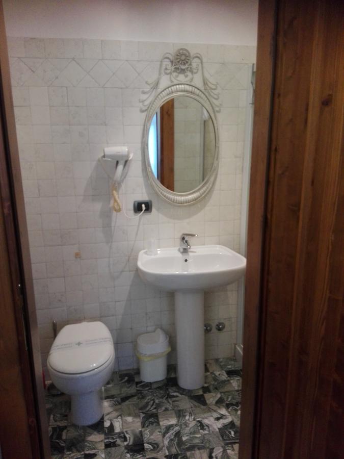 Dante Hotel *