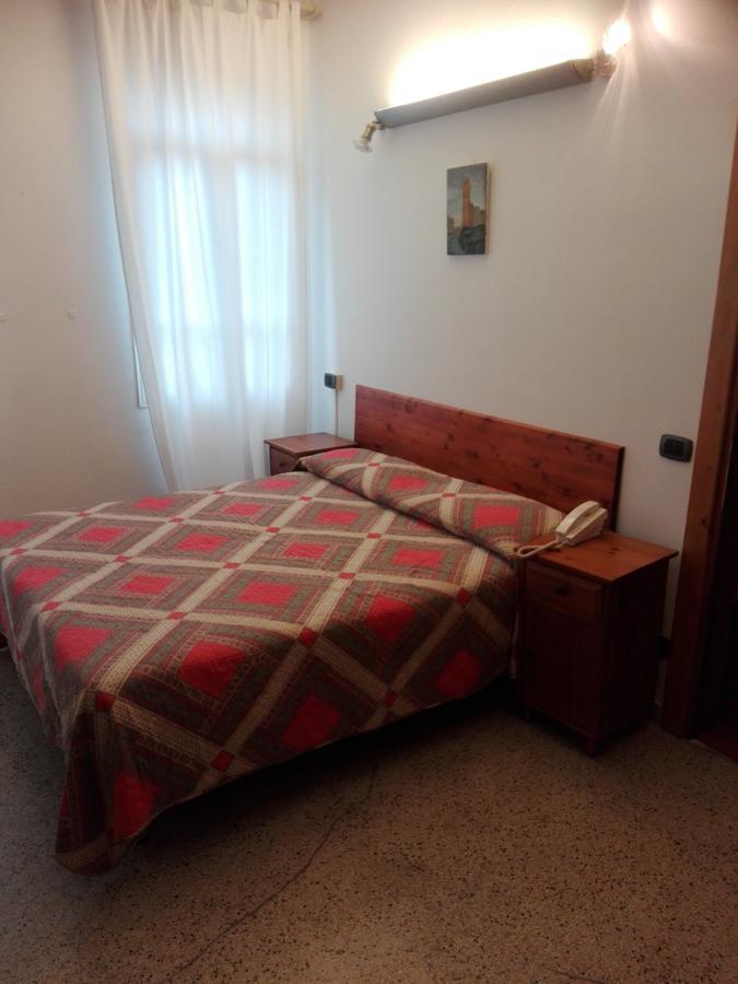 Dante Hotel *